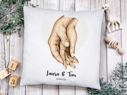 Geschenk für Paar / Familie Kissen personalisiert | Händemotiv Namen | Geschenk Hochzeitstag, Valentinstag, Jahrestag