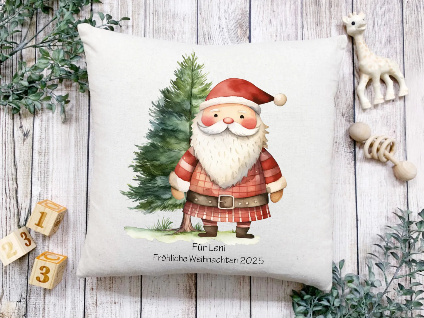 Personalisierte Weihnachtsgeschenke 2025 mit Namen und Wunschtext schnell und einfach online gestalten. Poster, Tassen, Nachtlichter, Kissen, Decken und vieles mehr mit euren Nmaen und Text gestalten.